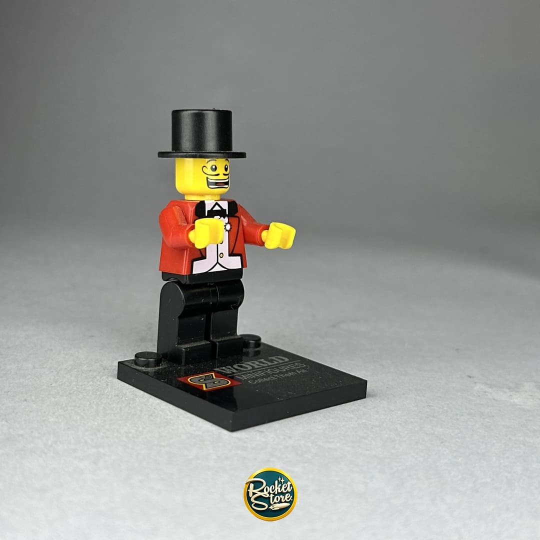 Minifigura tipo LEGO Maestro de Ceremonias de Circo con Sombrero