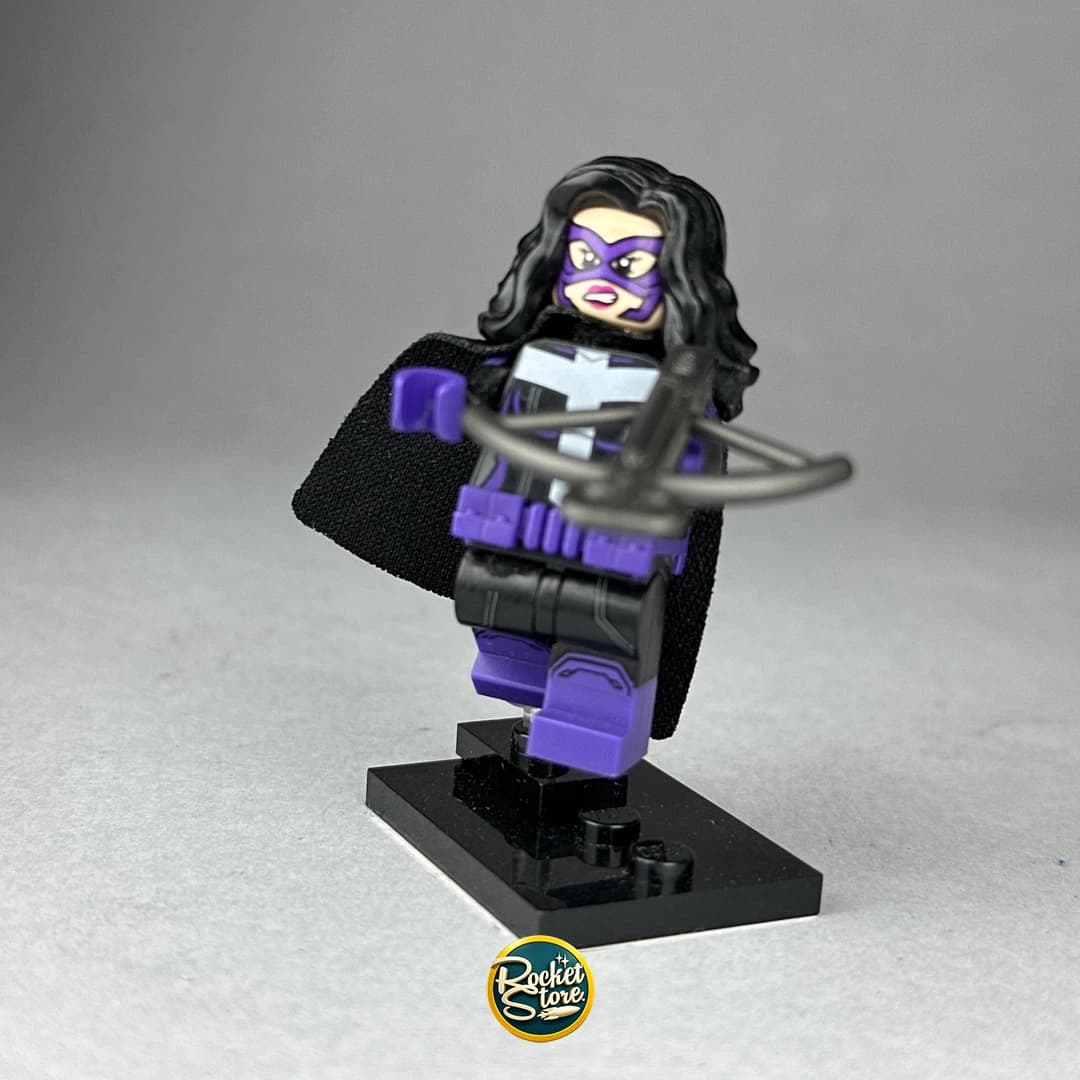 Minifigura LEGO DC Comics Huntress con Ballesta