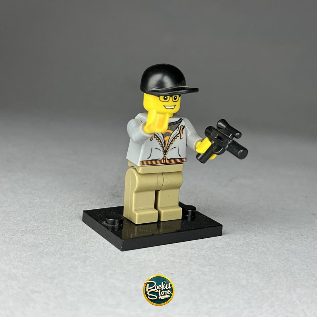 Minifigura tipo LEGO Turista Fotógrafo con Cámara y Gorra