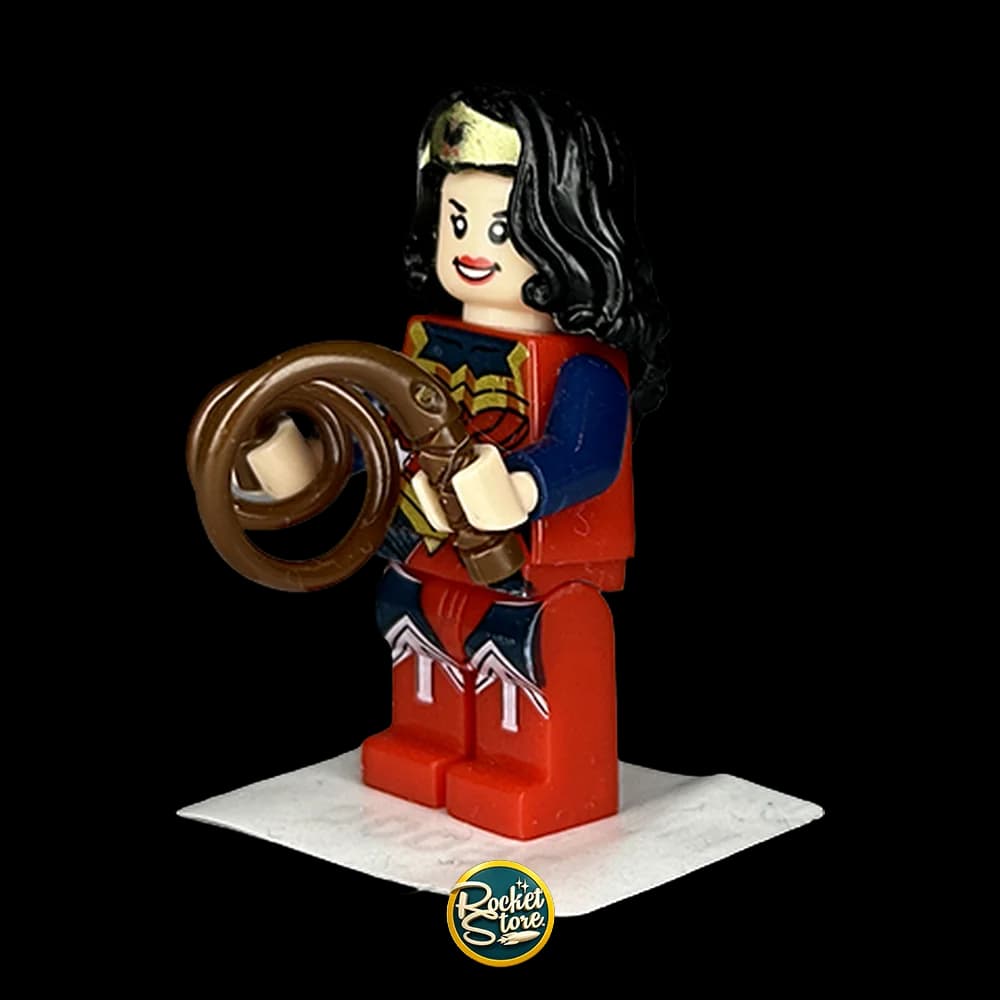 Minifigura tipo LEGO DC Comics Wonder Woman con Lazo Enrollado