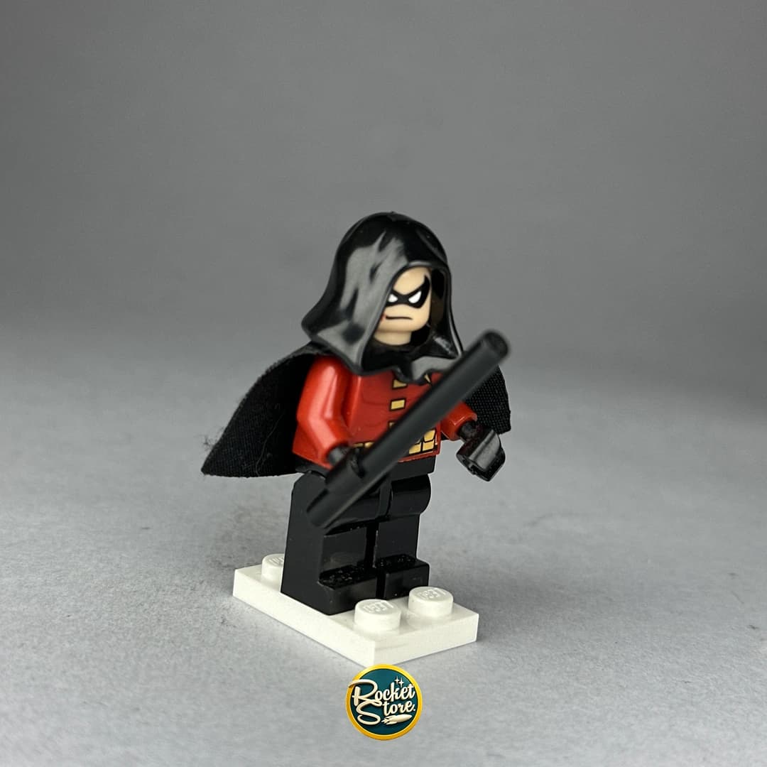 Minifigura tipo LEGO DC Comics Robin Capucha y Traje Negro