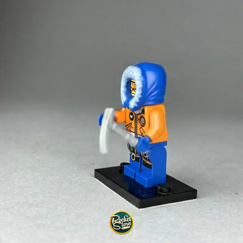 Minifigura LEGO Alpinista Ártico con Piquetas de Hielo Serie 16