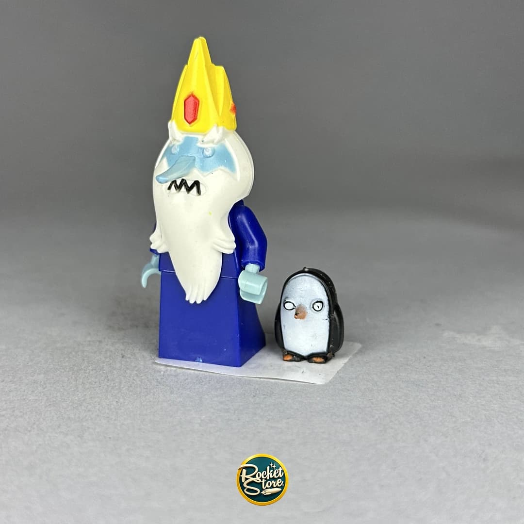 Minifigura tipo LEGO Rey Helado Ice King con Gunter Adventure Time