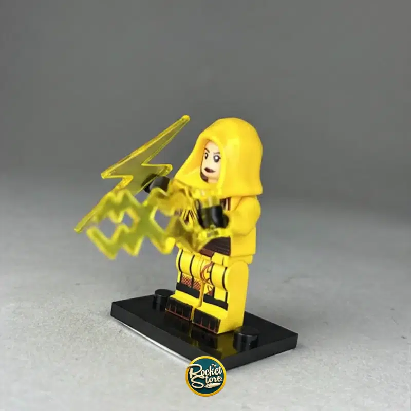 Minifigura tipo LEGO Heroína Encapuchada Amarilla con Rayos