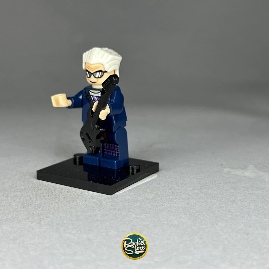 Minifigura tipo LEGO Artista Pop Andy Warhol con Guitarra Eléctrica