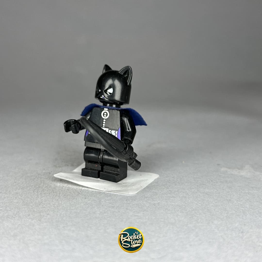 Minifigura tipo LEGO DC Comics Catwoman Clásica con Látigo y Capucha