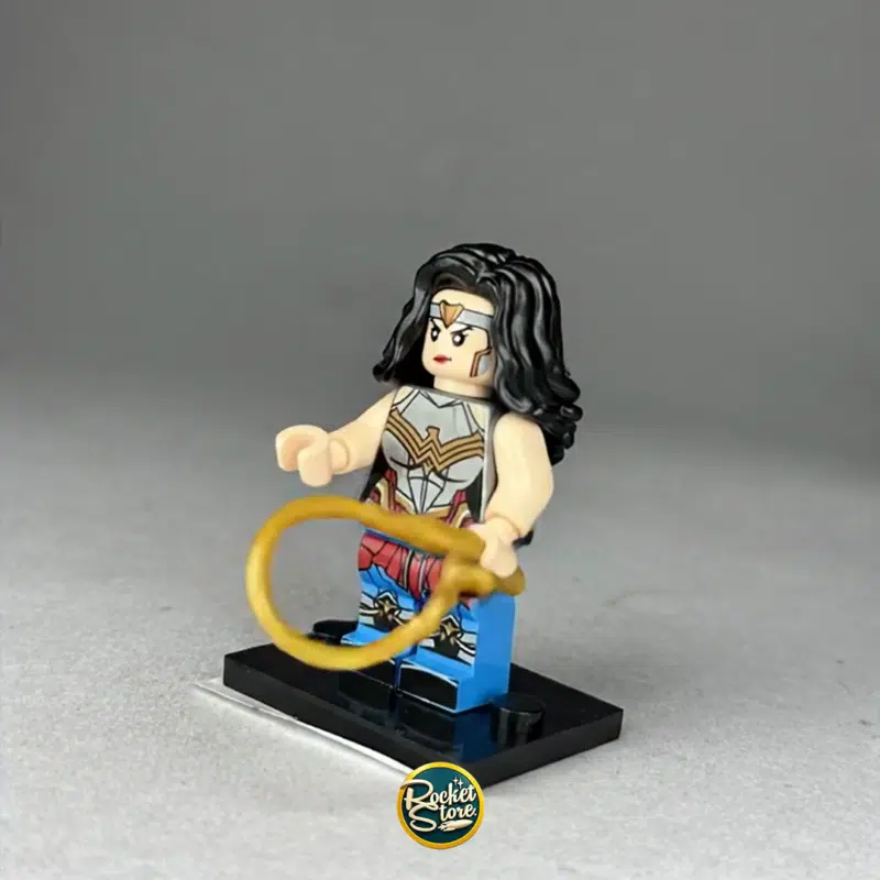 Minifigura tipo LEGO DC Comics Wonder Woman con Lazo de la Verdad