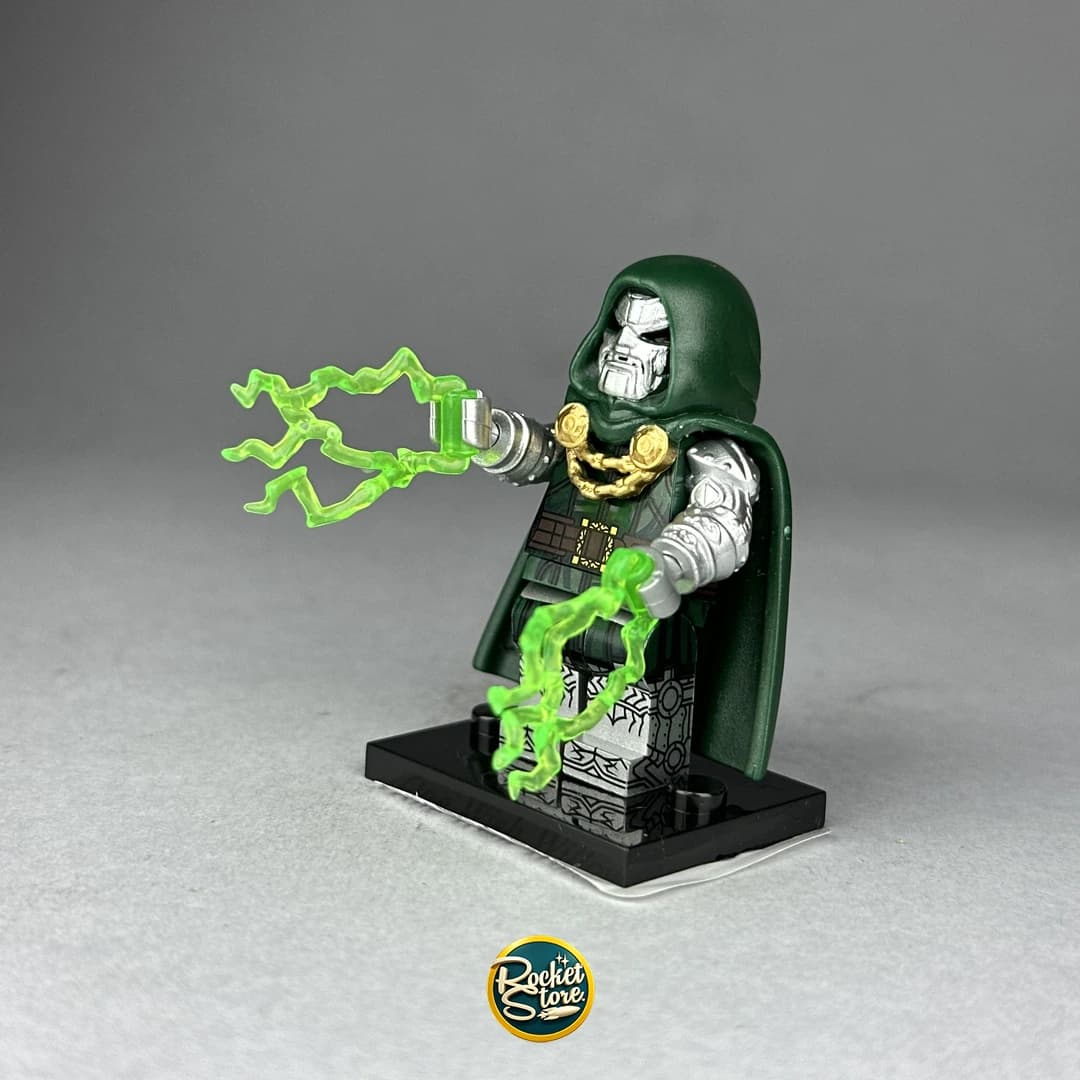 Minifigura tipo LEGO Marvel Doctor Doom con Rayos Místicos