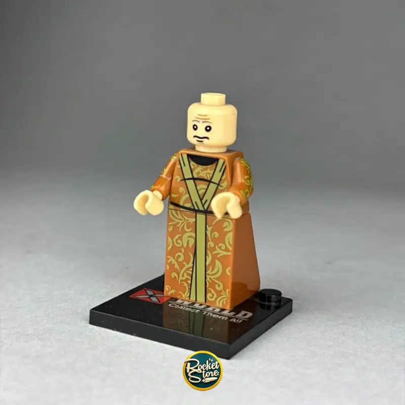 Minifigura tipo LEGO Marvel Ancient One Ancestral con Túnica Azafrán