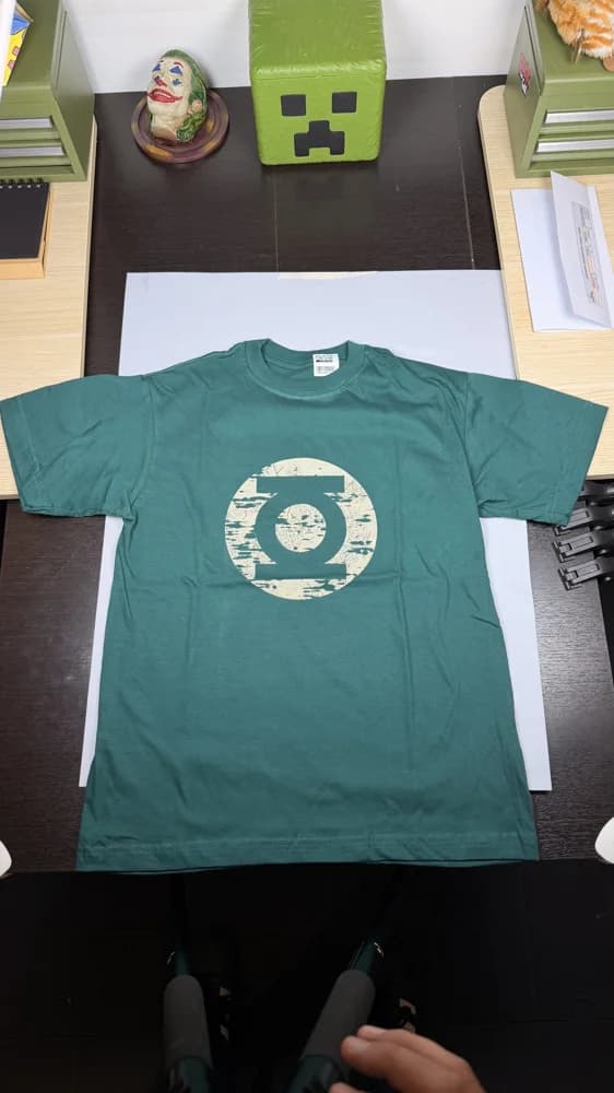 Camiseta Green Lantern - Emblema Vintage Desgastado Verde