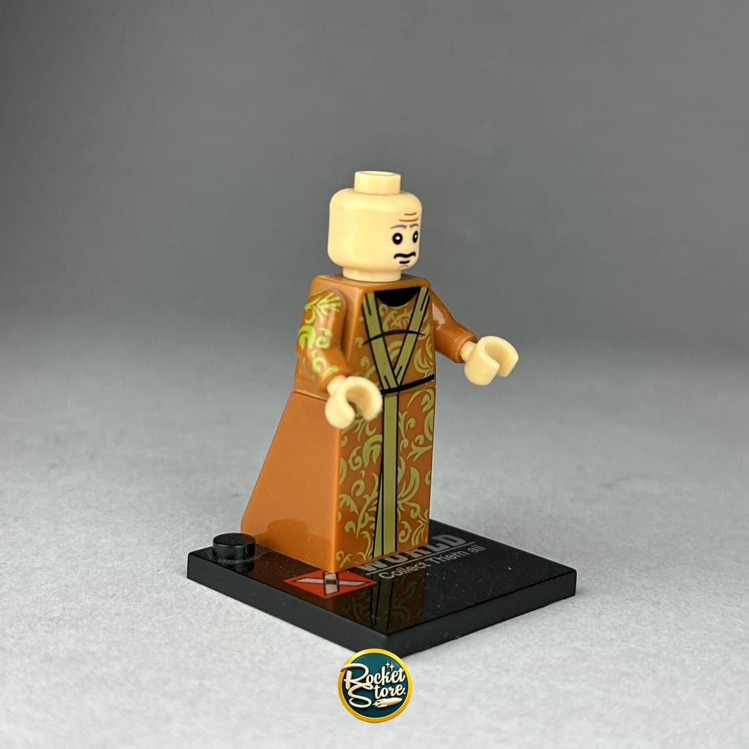 Minifigura tipo LEGO Marvel Ancient One Ancestral con Túnica Azafrán