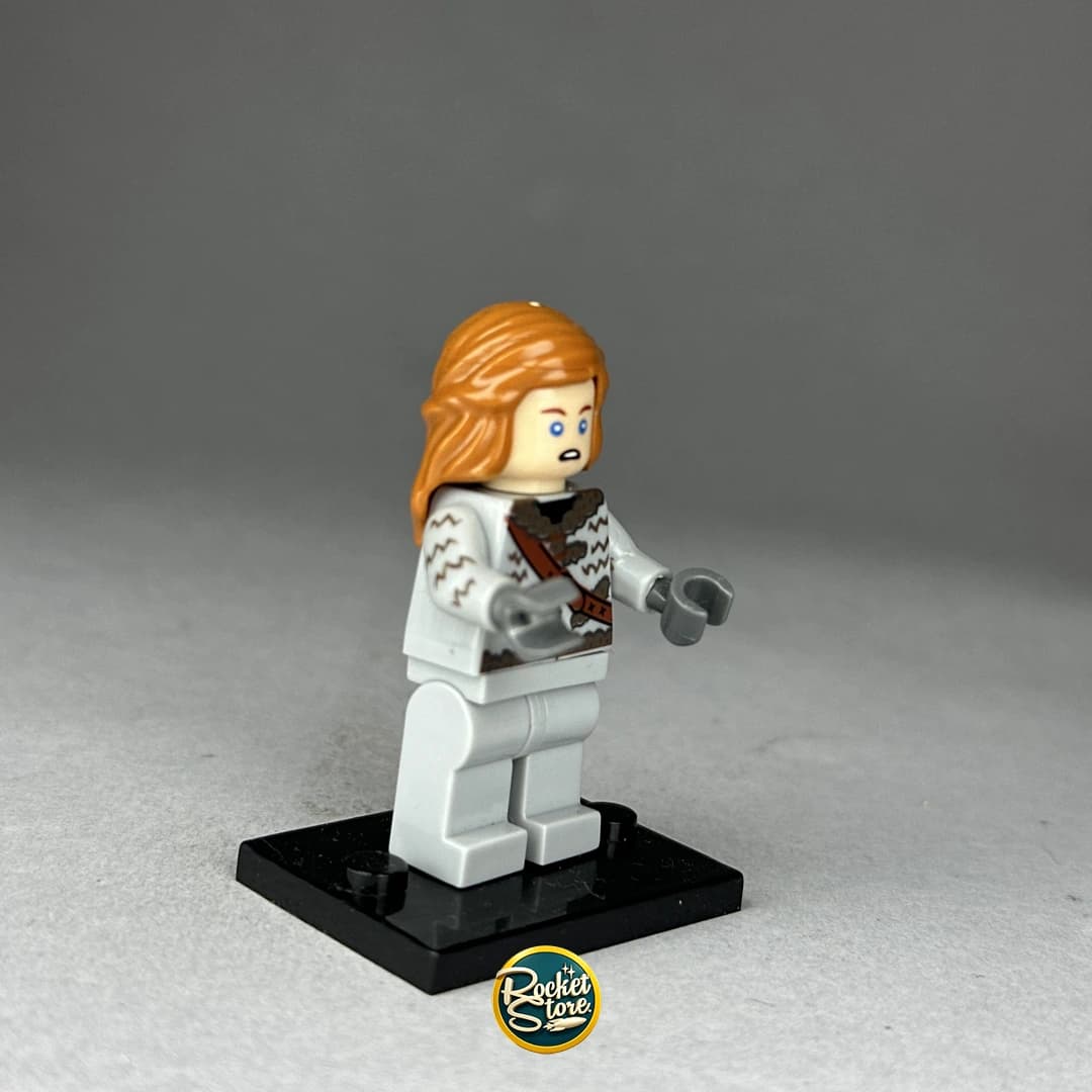 Minifigura tipo LEGO Marvel Pepper Potts Traje Científico Blanco