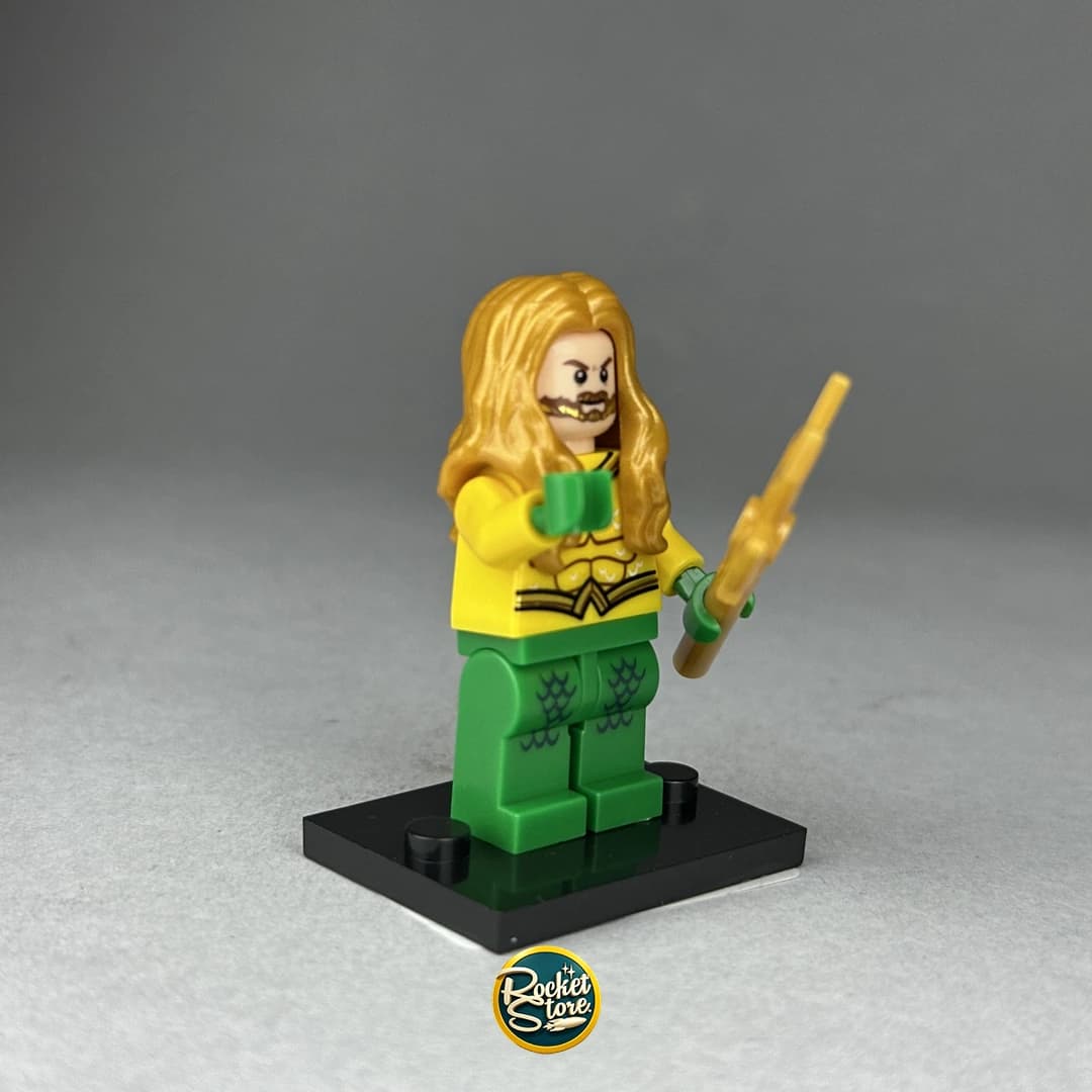 Minifigura tipo LEGO DC Comics Aquaman Clásico con Tridente